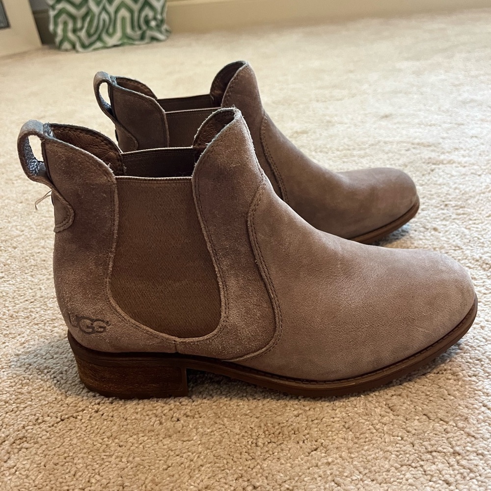 UGG Chelsea Tan Suede Boot
